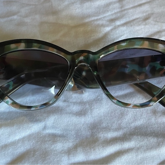 Stylish Multicolor Cat-Eye Sunglasses main image 4